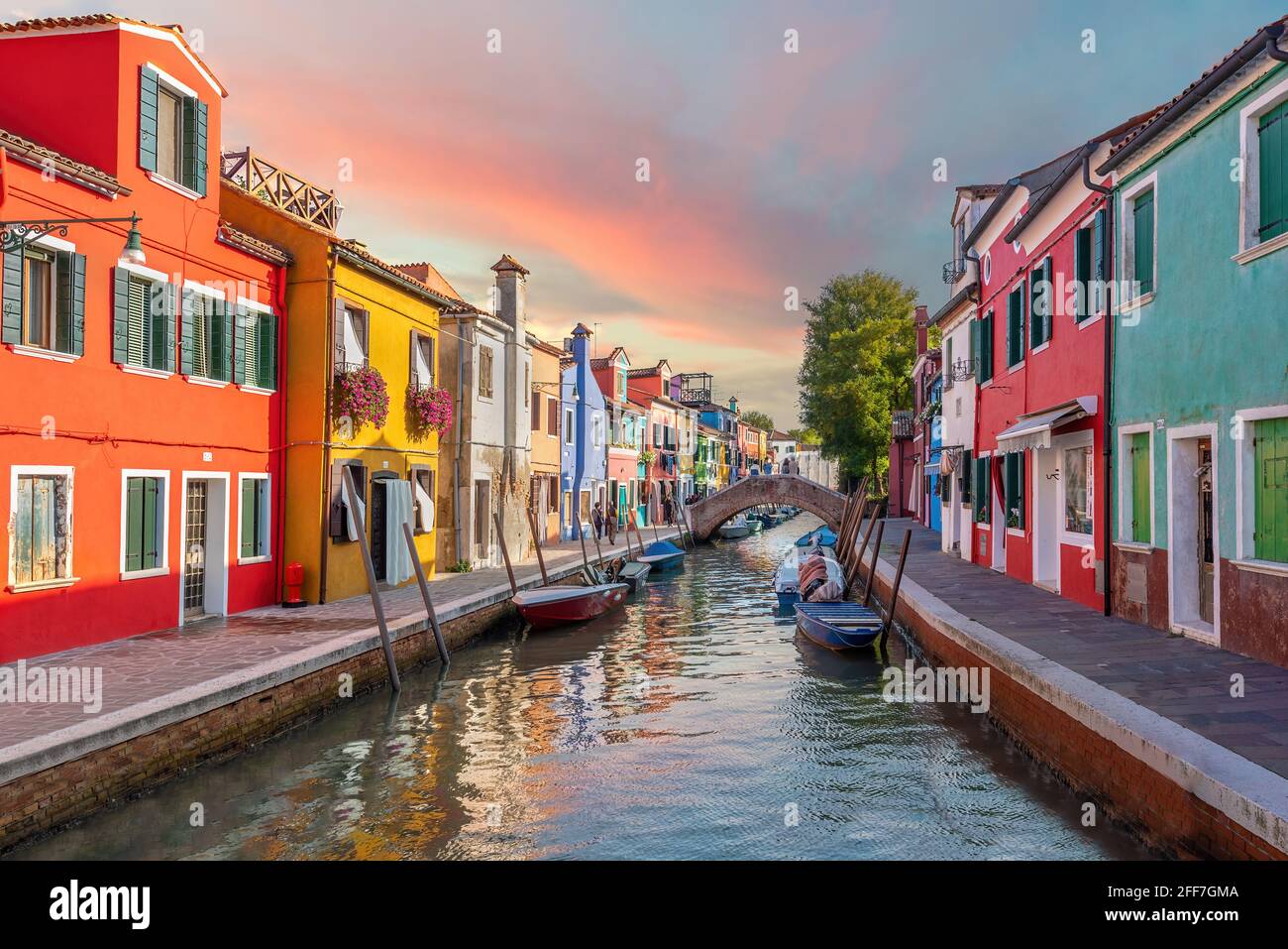 Burano, Italien - 18. April 2021 : die bunten Häuser von Burano, Italien Stockfoto