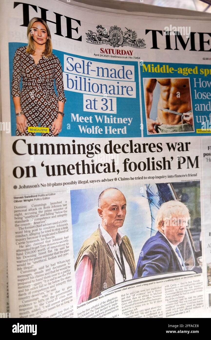 Dominic 'Cummings erklärt den Krieg gegen den 'unethischen, törichten' Premierminister Boris Johnson Schlagzeile auf der Titelseite der Times London England UK 24 April 2021 Stockfoto