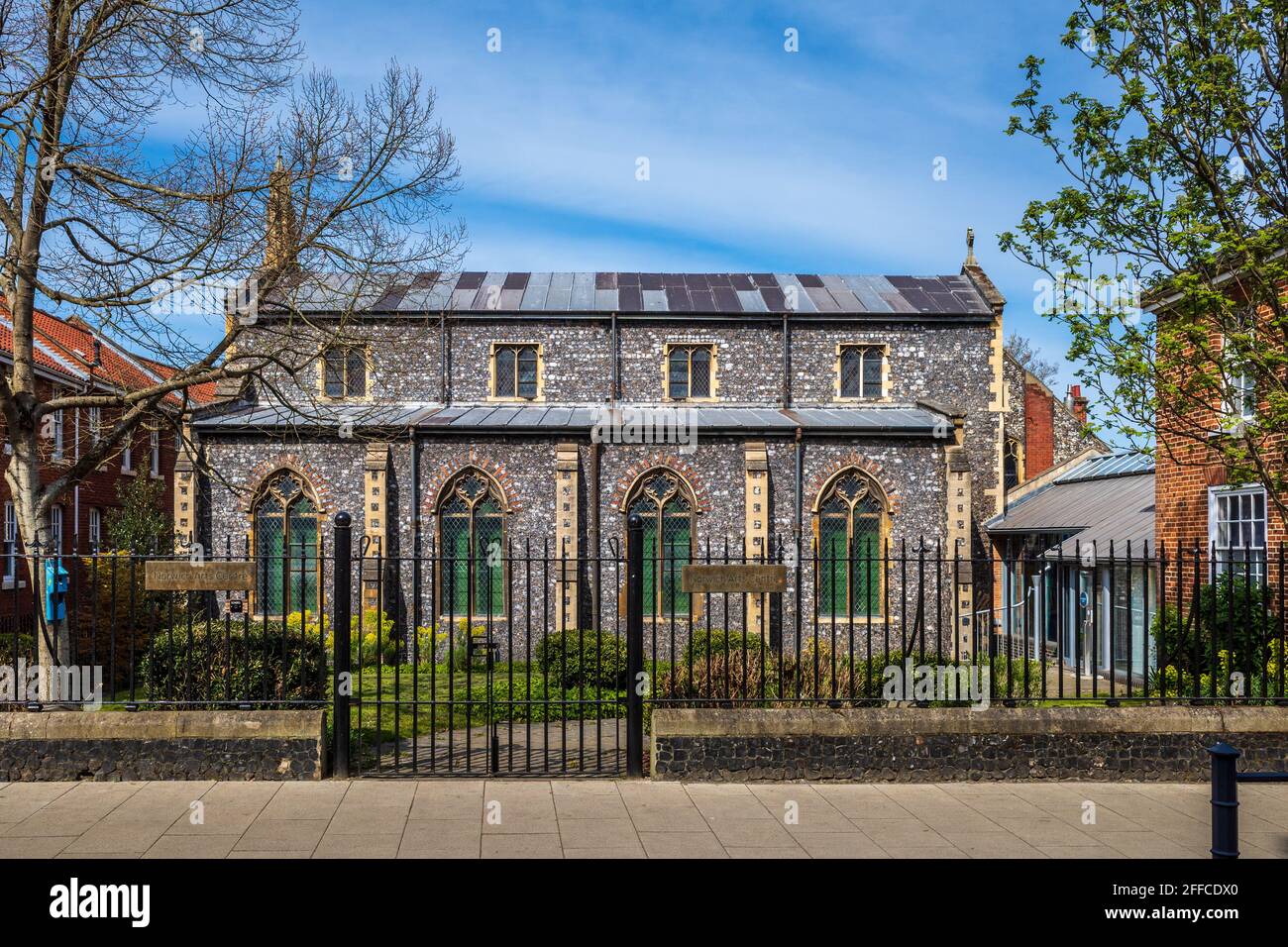 Norwich Arts Center - live Musik, Kunst und Theater in der Kirche des St. Swithin in St. Benedikt's Street in Norwich entfernt. Stockfoto