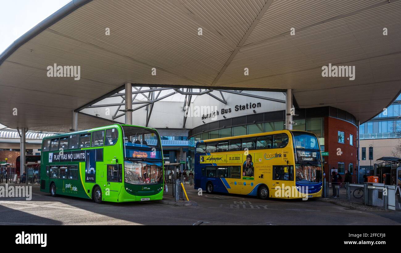 Der Busbahnhof Norwich im Zentrum von Norwich wurde 2005 eröffnet. Gewinner des SCALA Civic Building des Jahres 2006. Architekt Michael Spicer NPS Stockfoto