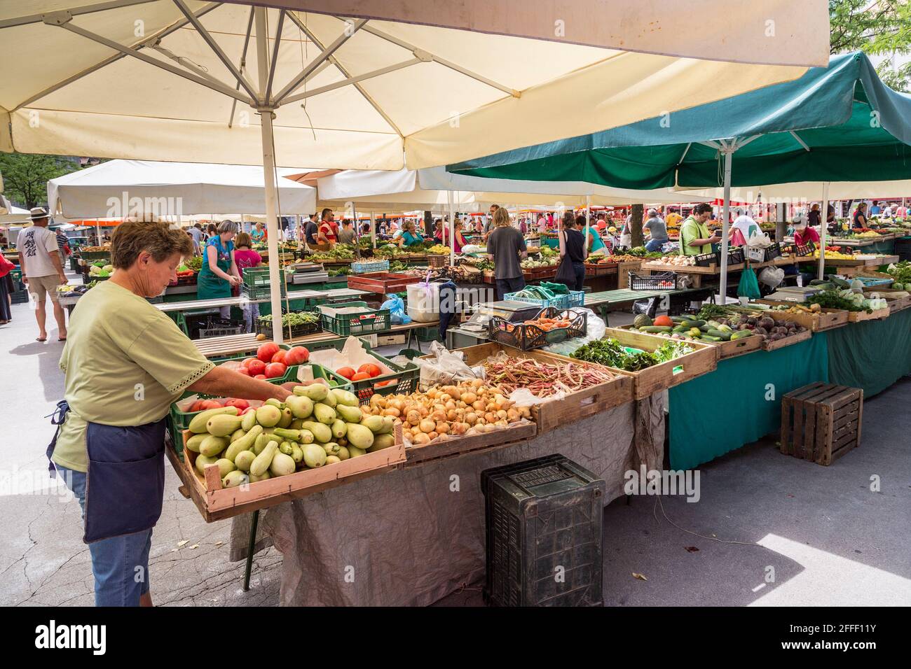 Obst- und Gemüsemarkt im Freien, Ljubljana, Slowenien Stockfoto