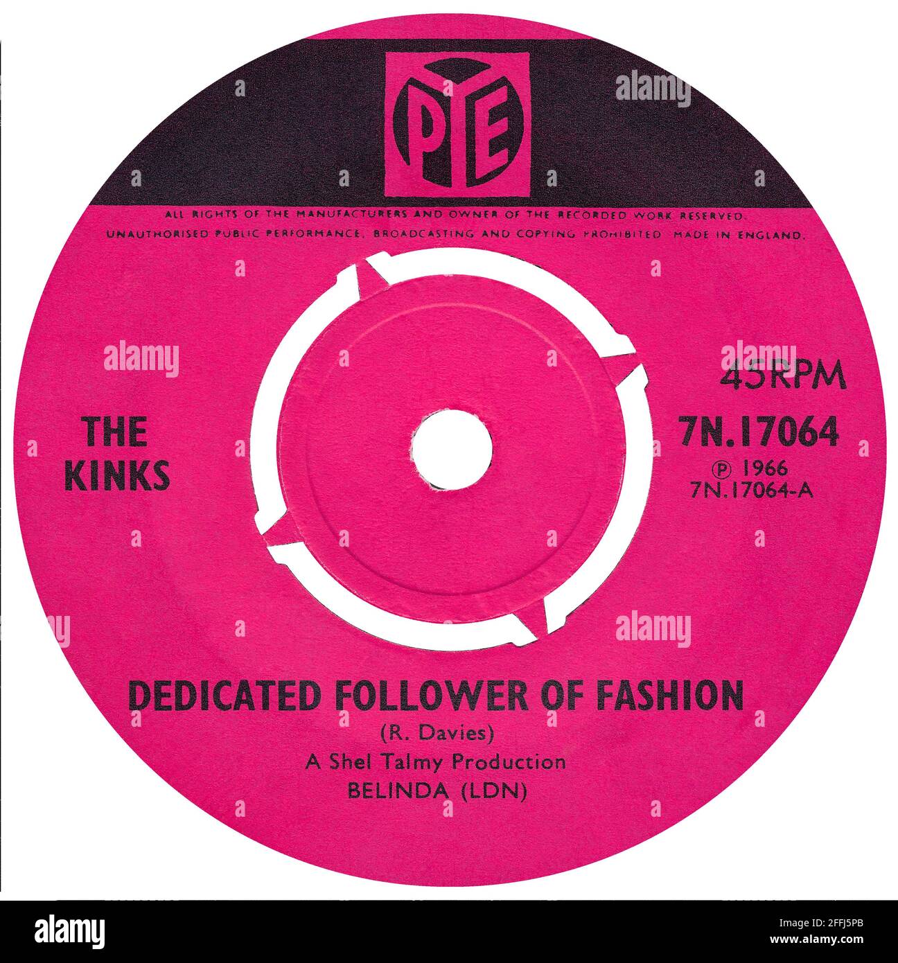 UK 45 rpm 7' Single von Dedicated Follower of Fashion von The Kinks auf dem Pye Label von 1966. Geschrieben von Ray Davies und produziert von Shel Talmy. Stockfoto