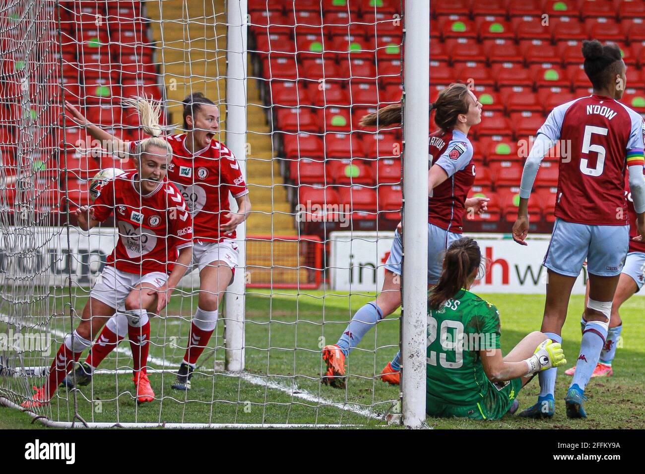 Faye Bryson (2 Bristol City) während des FA Womens Super League 1-Spiels zwischen Aston Villa und Arsenal im Bescot Stadium in Walsall. Stockfoto