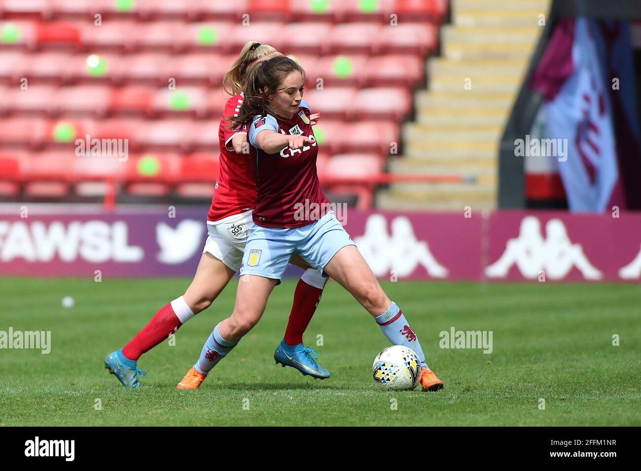 Chloe Arthur (8 Aston Villa) während des FA Womens Super League 1-Spiels zwischen Aston Villa und Arsenal im Bescot Stadium in Walsall. Stockfoto