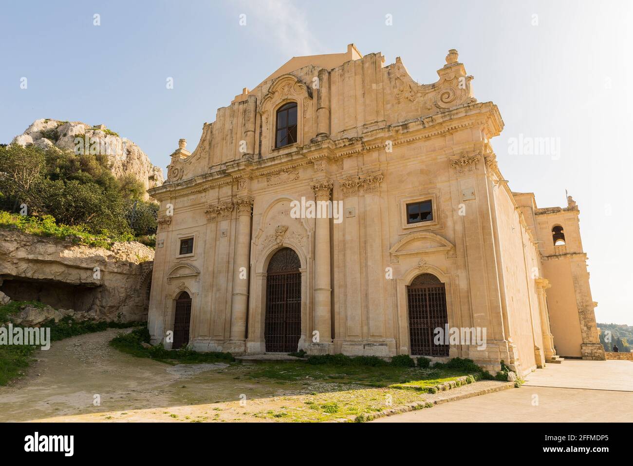 Äußere Sehenswürdigkeiten der St. Matthew Kirche (Chiesa di San Matteo) in Scicli, Provinz Ragusa, Sizilien - Italien. Stockfoto