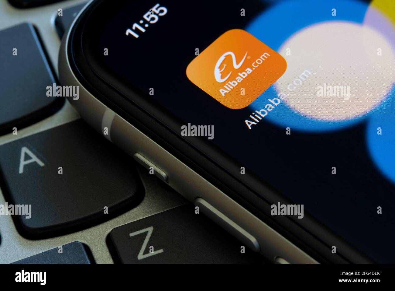 Alibaba.com App-Symbol wird auf einem iPhone angezeigt. Alibaba Group Holding Limited ist ein chinesisches Technologieunternehmen, das sich auf E-Commerce, Einzelhandel und Internet spezialisiert hat. Stockfoto
