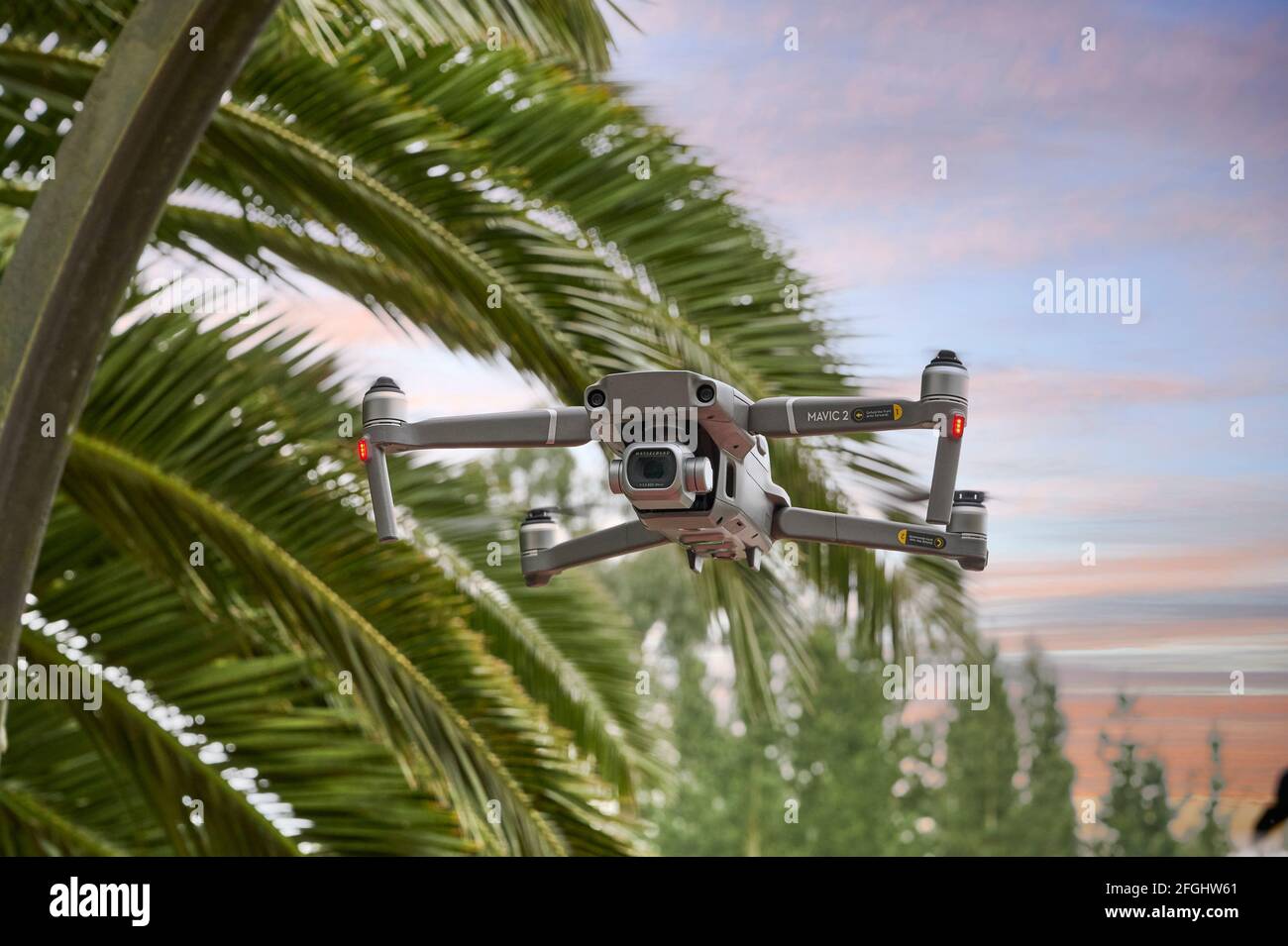 Drohne Mavic 2 im Flug Stockfoto