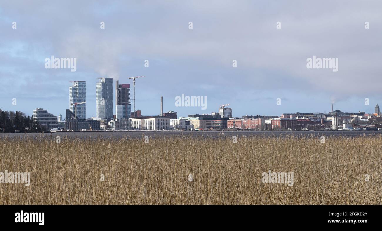 Hohe Gebäude in der Region Helsinki Kalasatama Stockfoto