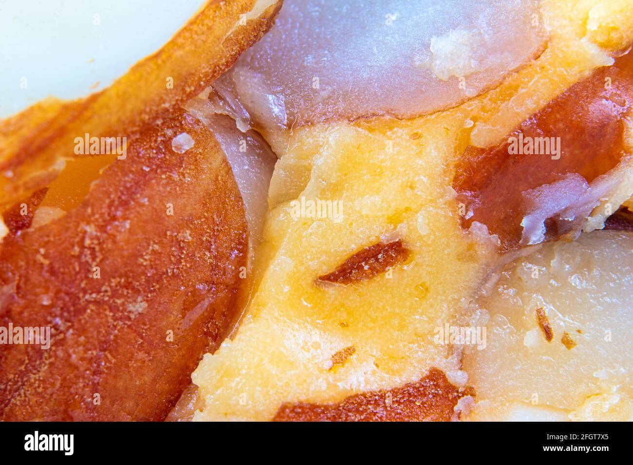 Cheddar-Käse mit Mandelsplitter Stockfoto