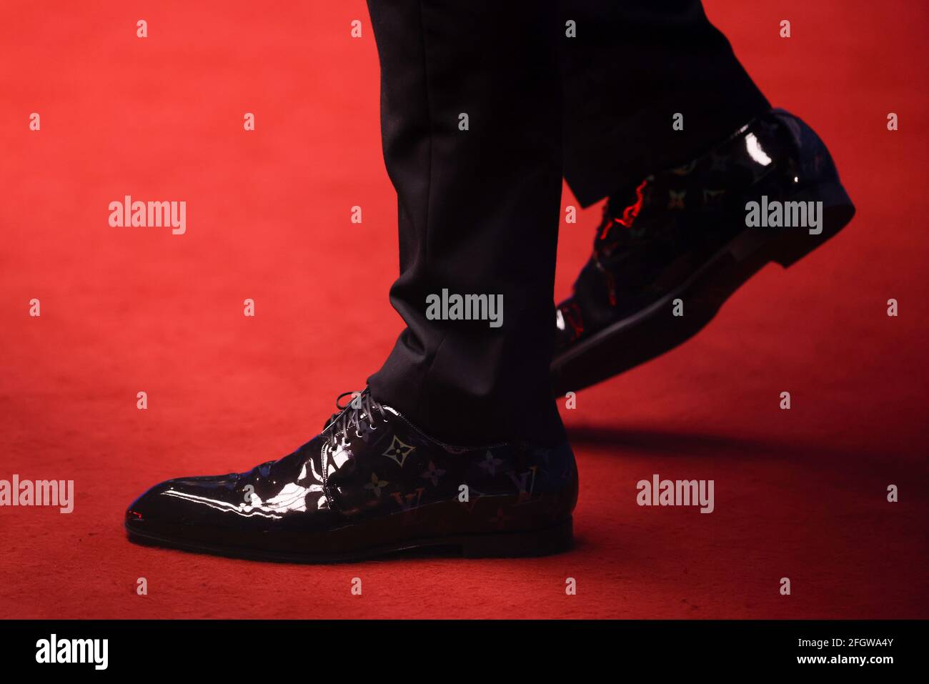 Ein detaillierter Blick auf die Schuhe von Judd Trump von England während  des 10. Tages der Betfred Snookerweltmeisterschaft 2021 im Crucible,  Sheffield. Bilddatum: Montag, 26. April 2021 Stockfotografie - Alamy