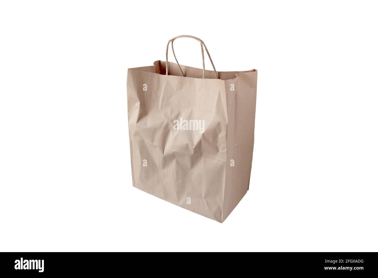 Shopping braune Kraftpapier Tasche mit Griffen isoliert auf weiß. Stockfoto