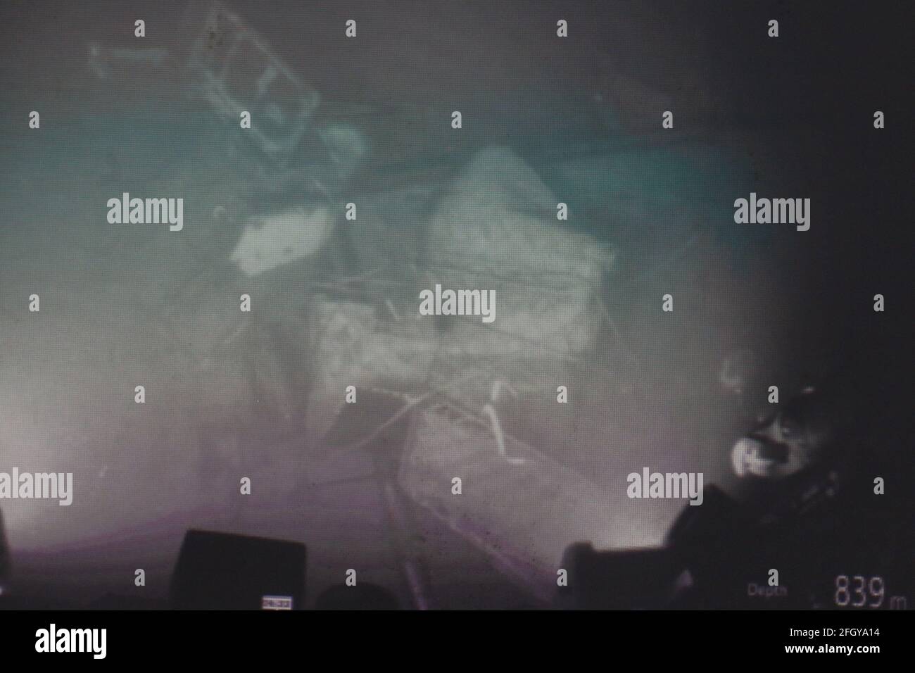 Badung, Bali, Indonesien. April 2021. Ein Video aus dem Underwater ROV fand den neuesten Zustand des fehlenden indonesischen U-Bootes. Auf einer Pressekonferenz auf der Ngurah Rai Air Force Base wurde bekannt gegeben, dass ein ferngesteuertes Unterwasser-Fahrzeug (ROV) das vermisste indonesische U-Boot KRI Nanggala 402 in drei Teile aufteilte. Die gesamte Besatzung an Bord erklärte für tot. Kredit: Dicky Bisinglasi/ZUMA Wire/Alamy Live Nachrichten Stockfoto