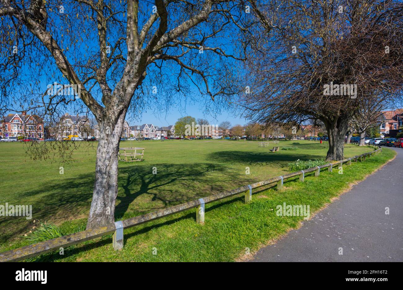 Caffyns Field, ein großer Park im Frühjahr in Littlehampton, West Sussex, England, Großbritannien. Stockfoto