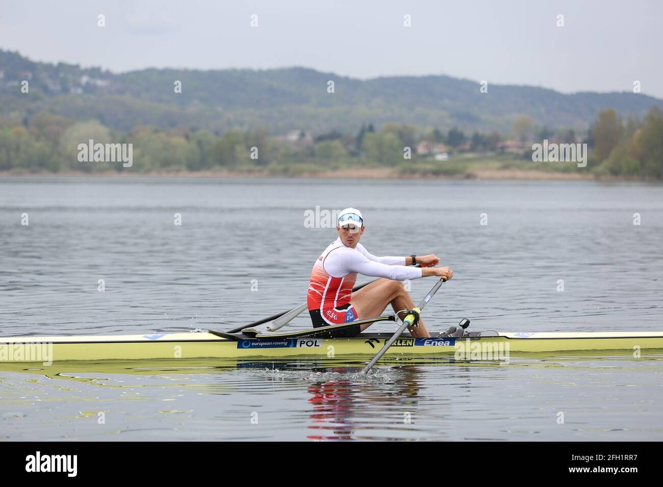 Natan Wegrzycki-Szymczyk aus Polen tritt bei den Single Sculls für Männer an Halbfinale A/B 1 am 2. Tag beim European Rowing Meisterschaften in Lake Varese auf Stockfoto