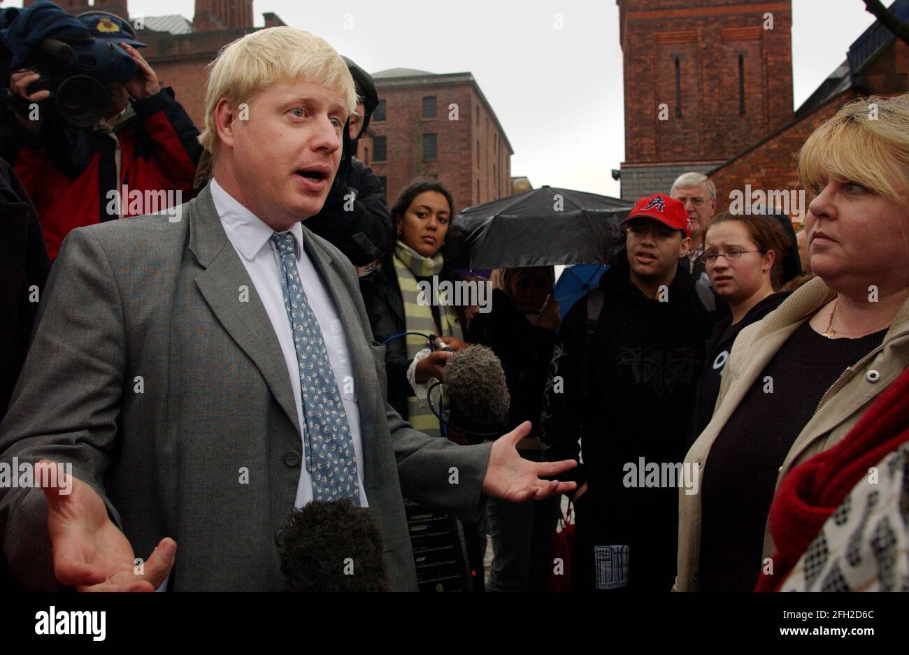 BORIS JOHNSON KOMMT ZU APOLOGIZE20/10 TOM PILSTON NACH LIVERPOOL Stockfoto