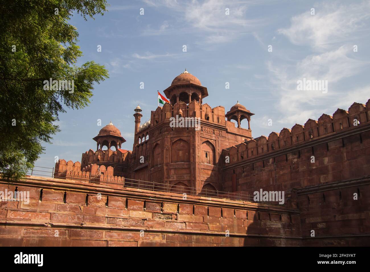 Haupttor des Roten Fort in Alt-Delhi, Indien. Es befindet sich in der Hauptstadt Neu-Delhi im älteren Teil der Stadt. Stockfoto