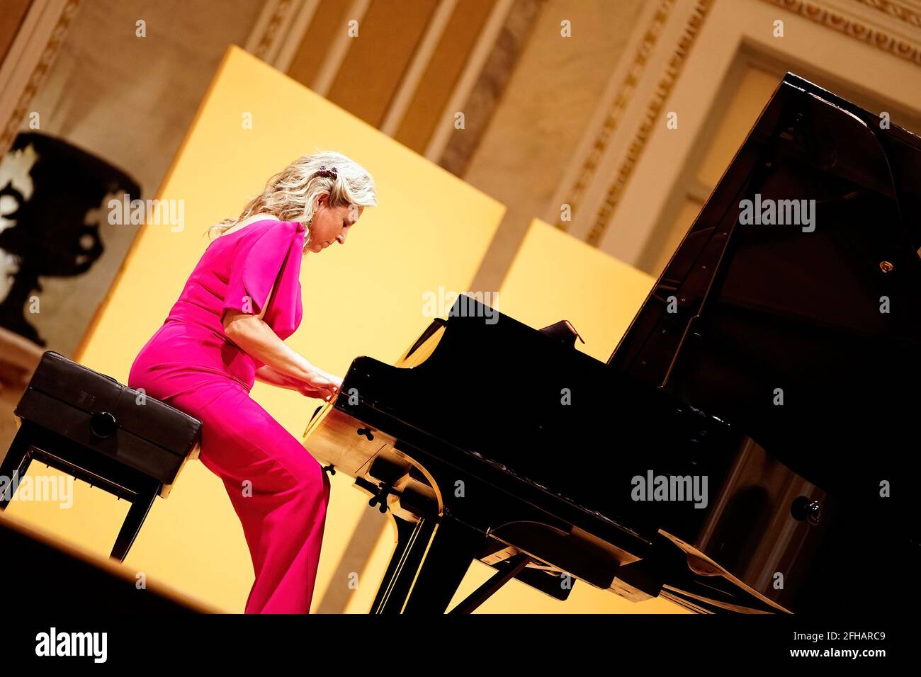 Malaga, Spanien. April 2021. Die Pianistin Paula Corona tritt während des Konzerts „Femmes D'Espagne“ in der Maria Cristina Concert Hall in Malaga auf. Kredit: SOPA Images Limited/Alamy Live Nachrichten Stockfoto