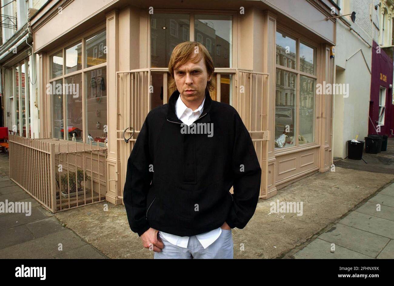 STEPHAN SHNEIDER IN SEINEM LADEN IN DER STRASSE DER HEILIGEN, NOTTING HILL.15/4/0 4 PILSTON Stockfoto