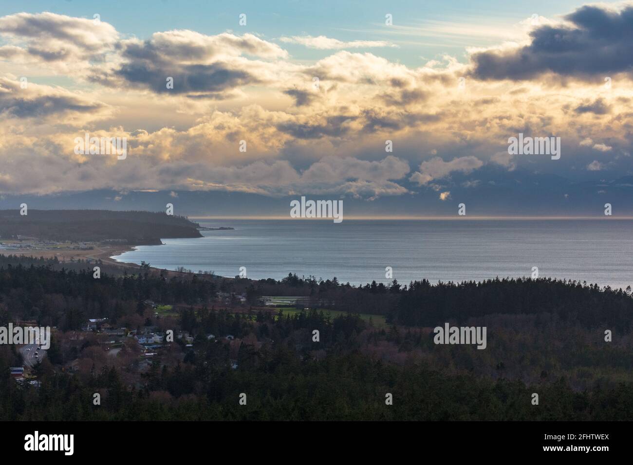 Blick auf Whidbey Island und Olympic Mountains Stockfoto