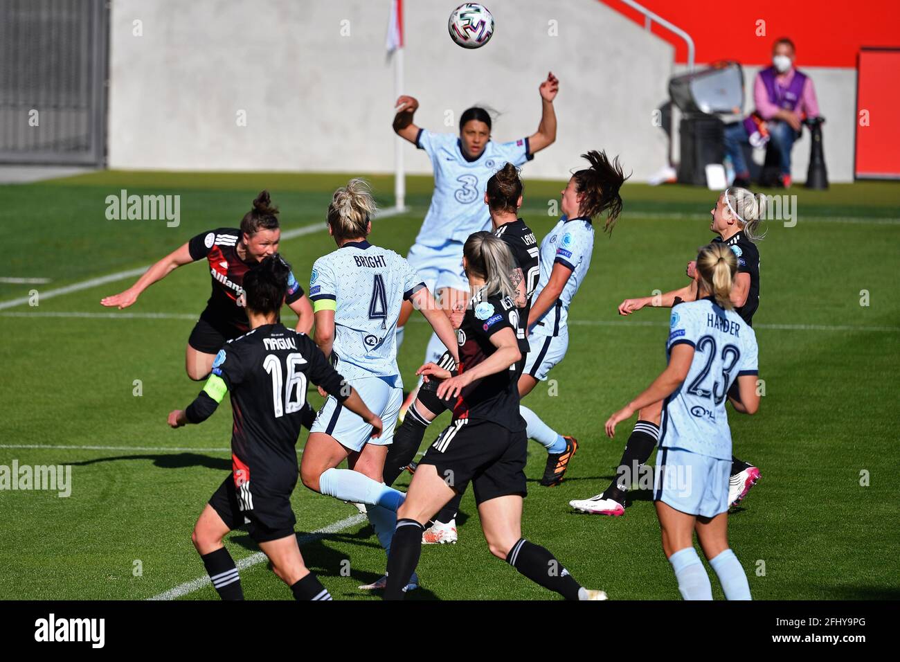 Die Chelsea-Spielerin Melie Leupolz schießt beim UEFA Women's Champions League-, Halbfinale-, First Leg-Spiel auf dem FC Bayern Campus in München das erste Tor ihrer Mannschaft ein. Bilddatum: Sonntag, 25. April 2021. Stockfoto