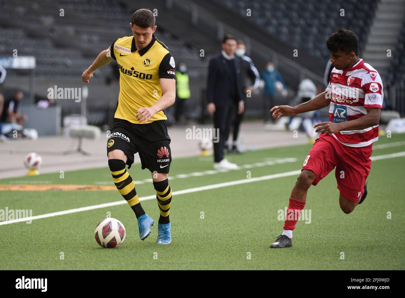 04 25 2021 Bern Wankdorf Fussball Super League Bsc Young Boys Fc Sion 16 Christian Fassnacht Young Boys Gegen 8 Baltazar Costa Sion Foto Von Manuel Winterberger Just Picturs Sipa Usa Stockfotografie Alamy