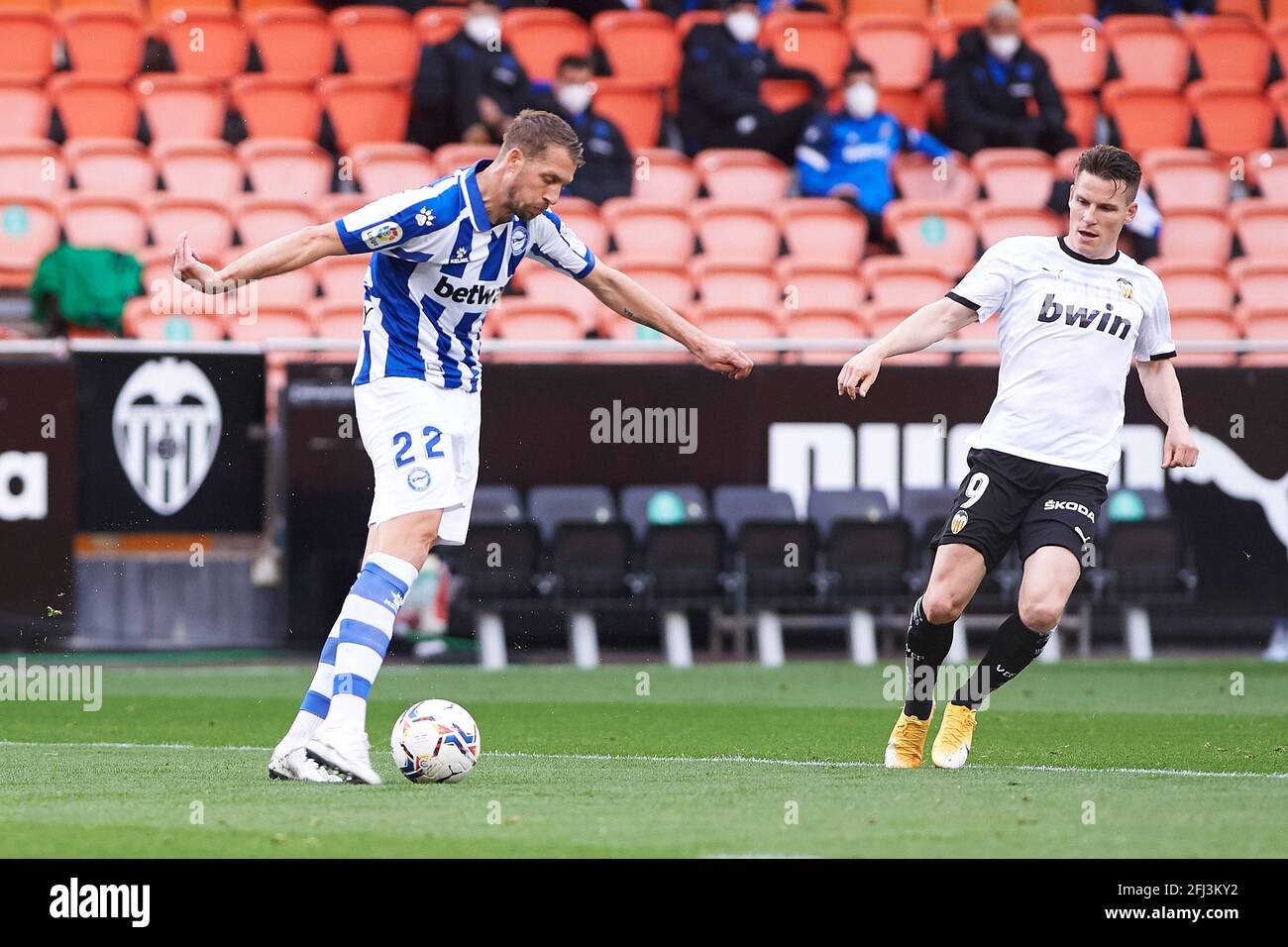 Florian Lejeune von Alaves während des Fußballspiels der spanischen Meisterschaft La Liga zwischen Valencia CF und Alaves am 24. April 2021 im Estadio de Mestalla in Valencia, Spanien - Foto Maria Jose Segovia / Spanien DPPI / DPPI / LiveMedia Stockfoto