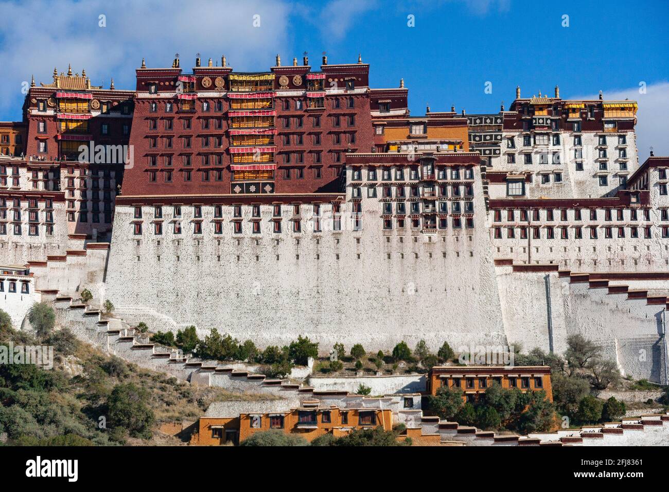 Der Potala Palast, eine Dzong Festung in der Stadt Lhasa, in Tibet. Es war der Winterpalast der Dalai Lamas von 1649 bis 1959. Jetzt ein Museum und U Stockfoto