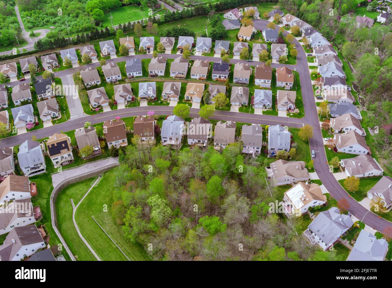 Luftaufnahme von Dachhäusern in der kleinen Stadt in der Landschaft Draufsicht über Häuser bei America NJ Stockfoto