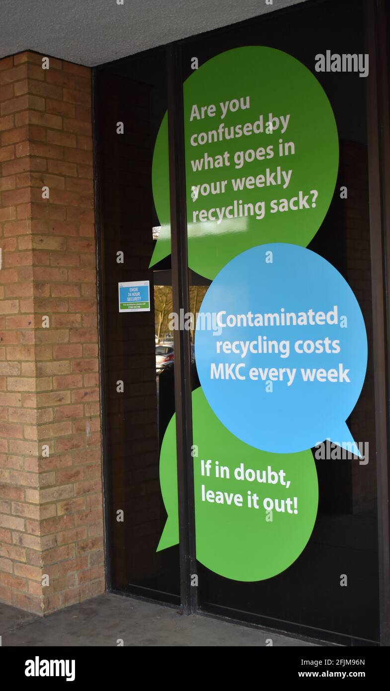Hinweis mit Informationen zum Recycling. Stockfoto