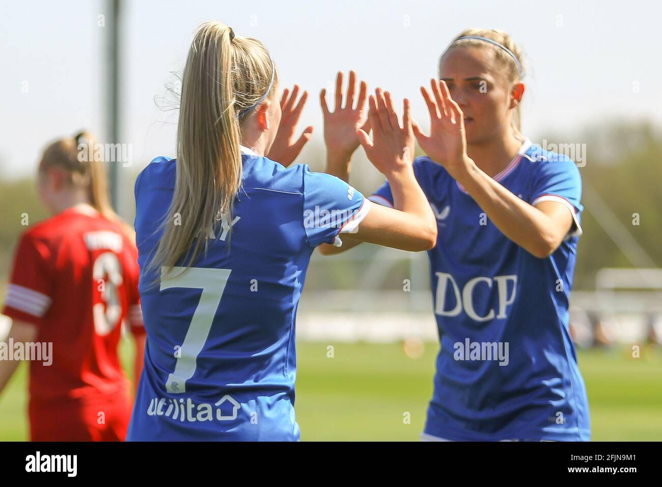 Milngavie, East Dunbartonshire, Schottland. 25. April 2021. TOR! - Brogan Hay (#7) von Rangers Women FC & Sam Kerr (#24) von Rangers Women FC feiern ihr Eröffnungsziel während der Scottish Building Society Scottish Women's Premier League 1 Fixture Rangers FC gegen Forfar Farmington FC, Rangers Training Complex, Milngavie, East Dunbartonshire. 25/04/2021 Colin Poultney/Alamy Live News Stockfoto