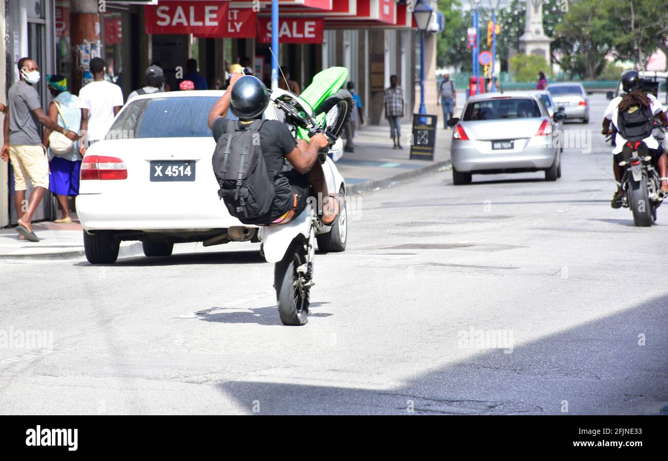 Motor Cycle Stunt Rider auf Broad St. Barbados Stockfoto