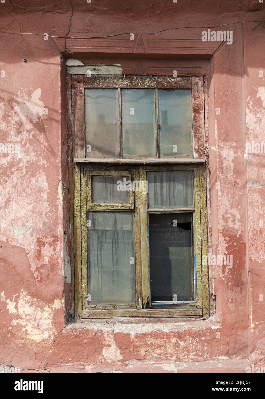 Altes verlassene Haus in der Ukraine Donbass Donezk Krieg Stockfoto