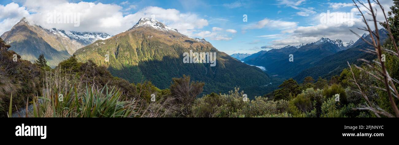 Majestätische Berglandschaft vom berühmten Routeburn Track, Fiordland National Park, Südinsel von Neuseeland Stockfoto