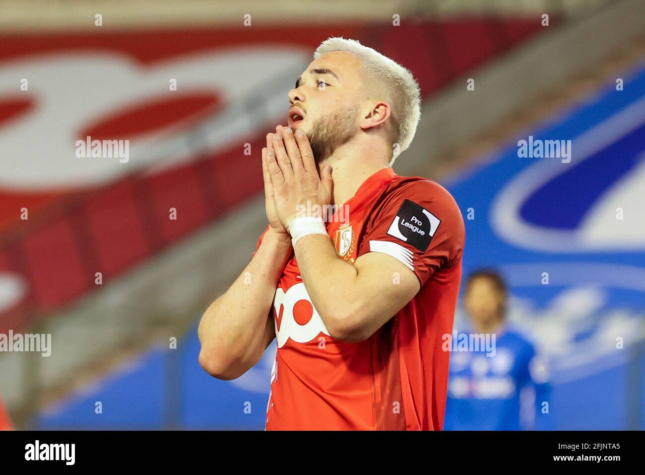 BRUSSEL, BELGIEN - 25. APRIL: Nicolas Raskin von Standard de Liege enttäuschte, nachdem er beim Croky-Cup-Finale zwischen Standard De Liege und KRC Genk am 25. April 2021 im Koning Boudewijn Stadion in Brussel, Belgien, eine Torchance verpasst hatte (Foto by Orange Picturs) Stockfoto