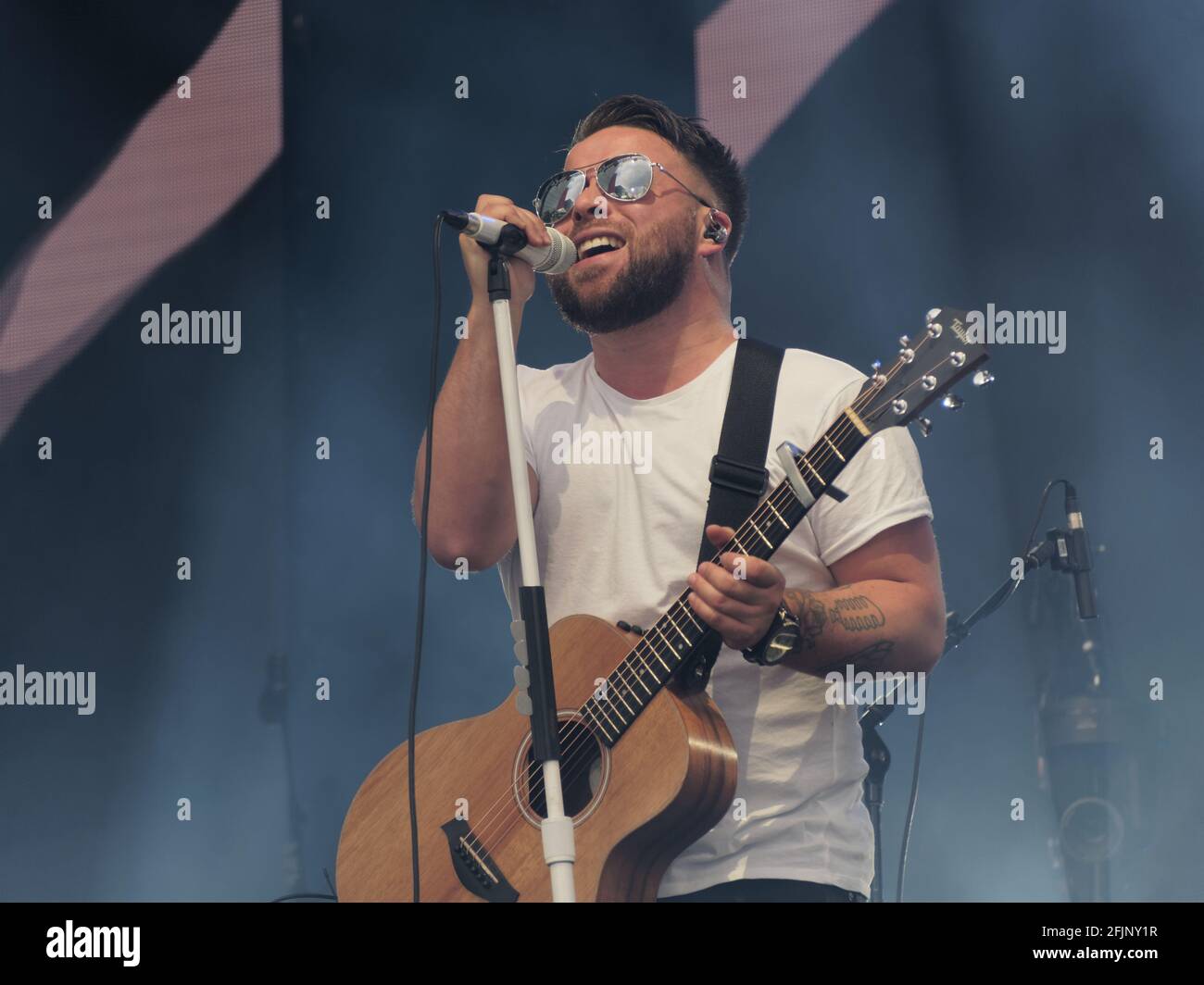 Mathieu Bouchard von der quebecer Rockgruppe Automat tritt auf der Bühne in Montreal auf. Quebec, Kanada Stockfoto