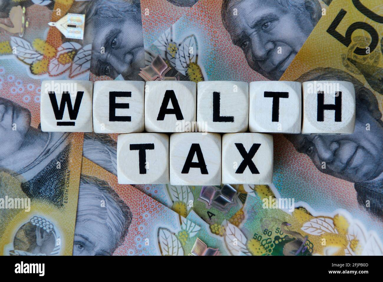 Wealth Tax Signage auf dem Hintergrund australischer Dollar. Stockfoto