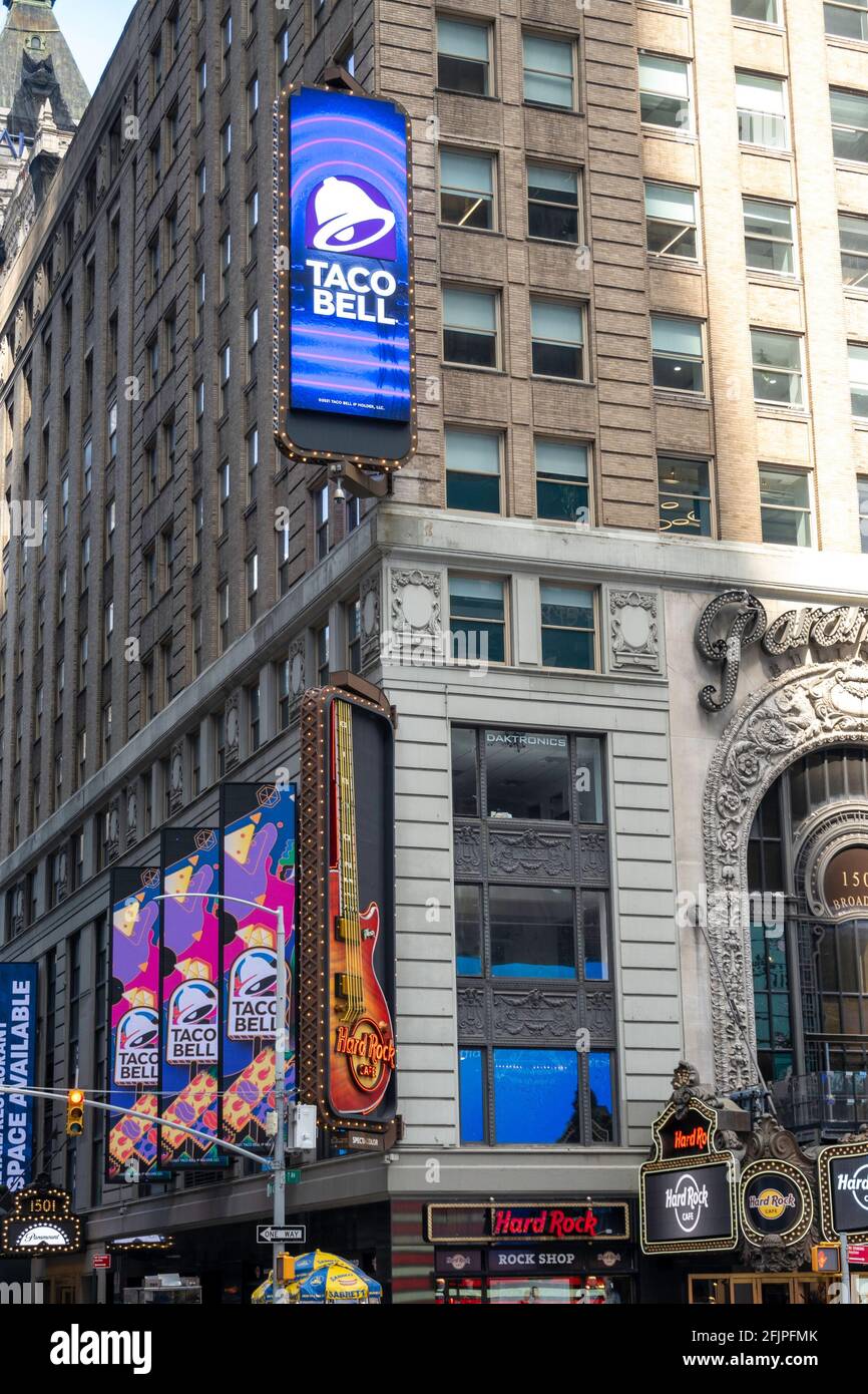 Taco Bell eröffnet ‘digital only’ Restaurant am Times Square, das Alkohol serviert, NYC, USA Stockfoto