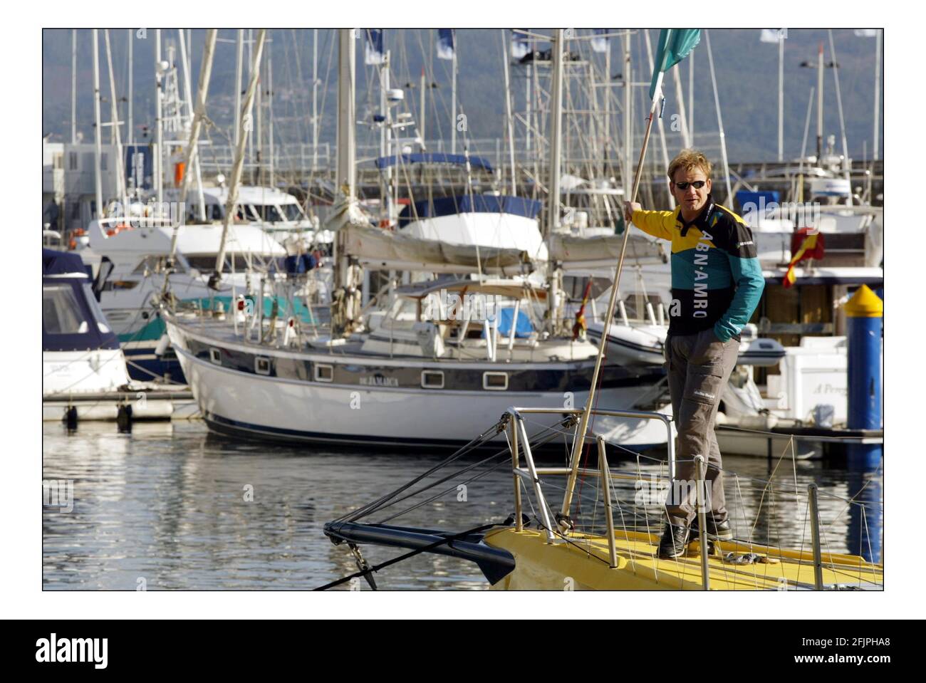 Gordon Ramsay kam als Lebensmittelberater für das niederländische Team zum Team von ABN AMRO beim Volvo Ocean Race. Er wird versuchen, den Geschmack und den nutricianal Inhalt der getrockneten Lebensmittel an Bord zu verbessern. Gordon konnte das Teamrennen beim ersten in-Port-Rennen des Weltrennens in Sanxenxo an der spanischen Nordküste beobachten.Bild David Sandison 4+5/11/2005 Stockfoto