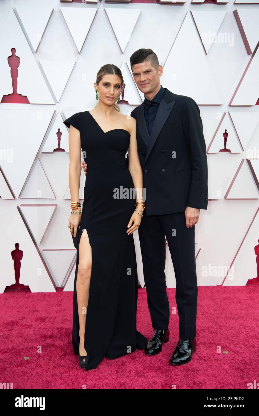 Los Angeles, USA. April 2021. Der Oscar®-Nominierte will McCormack (R) und Gast kommen am Sonntag, den 25. April 2021, auf dem roten Teppich der 93. Oscars® in der Union Station in Los Angeles, CA an. (Foto mit freundlicher Genehmigung von Matt Petit/A.M.P.A.S. via Credit: SIPA USA/Alamy Live News Stockfoto