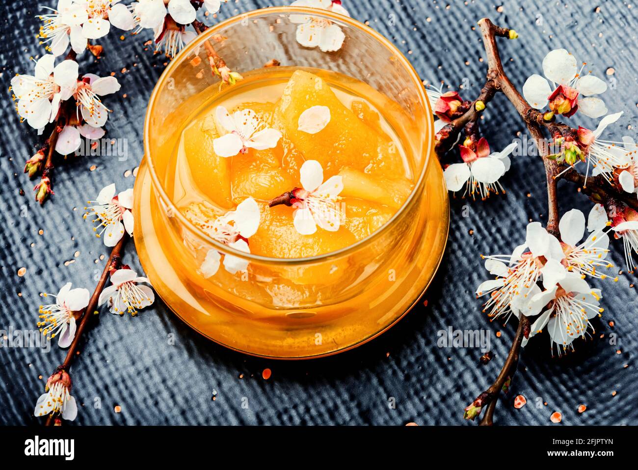 Leckere Apfelmarmelade in einem Glas Stockfoto