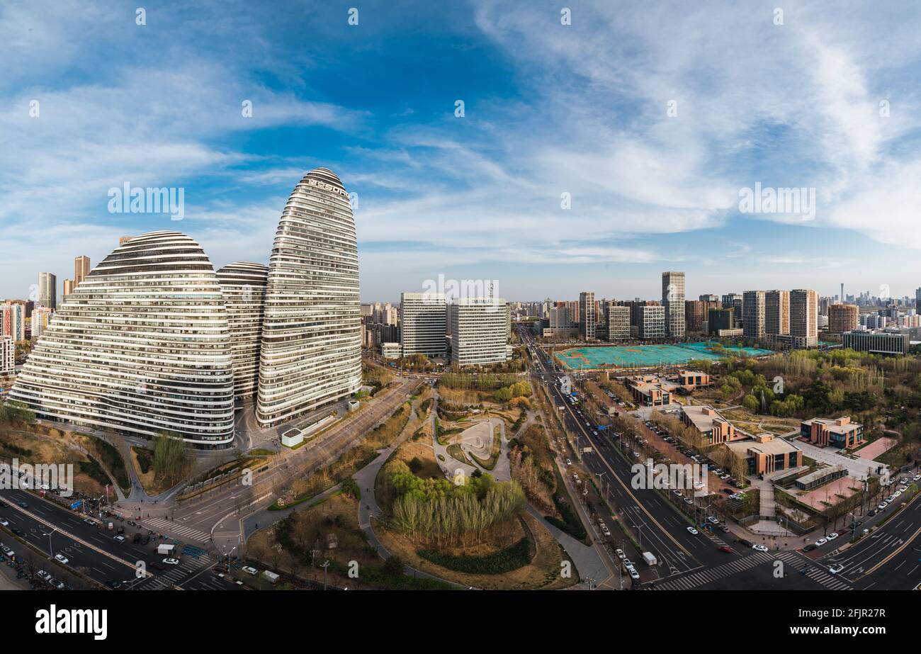 Luftaufnahme von Wangjing Soho bei Sonnenuntergang, einem berühmten Wahrzeichen der Stadt peking, entworfen von Zaha Hadid Stockfoto