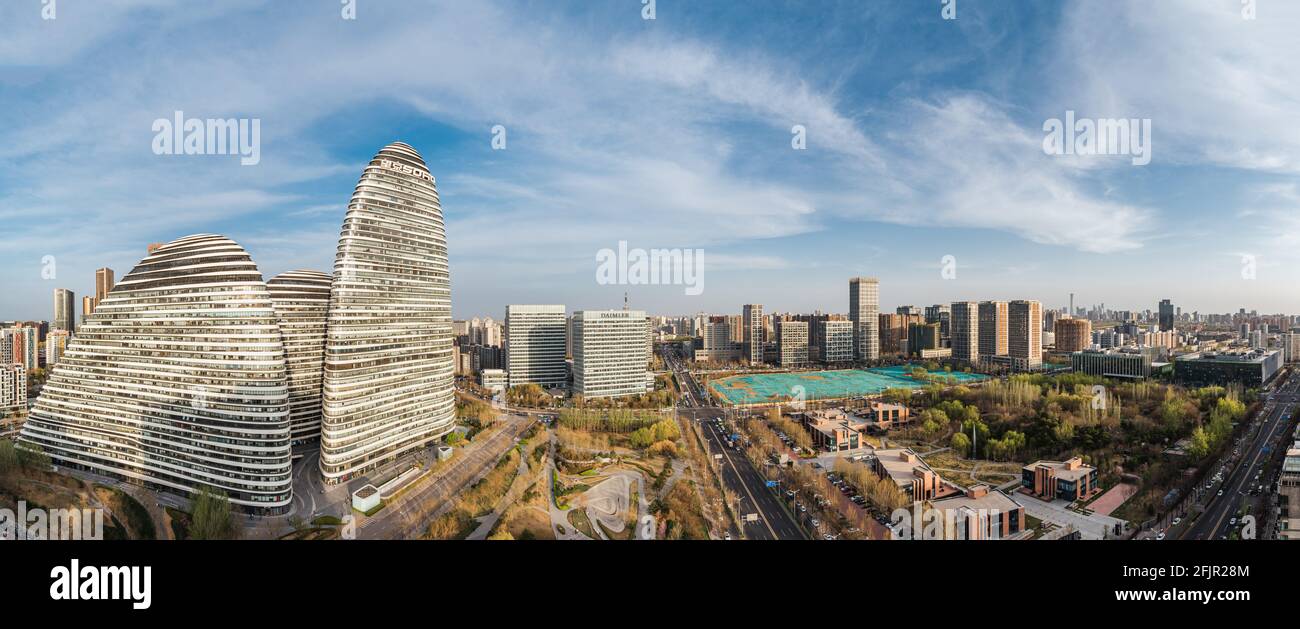Luftaufnahme von Wangjing Soho bei Sonnenuntergang, einem berühmten Wahrzeichen der Stadt peking, entworfen von Zaha Hadid Stockfoto