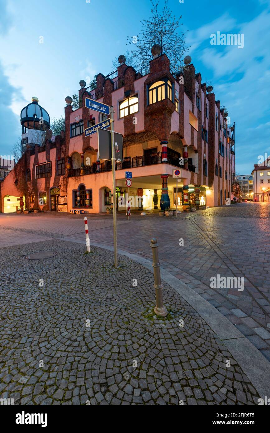 Deutschland, Sachsen-Anhalt, Magdeburg, Hundertwasserhaus Grüne Zitadelle, das letzte große Bauprojekt des österreichischen Künstlers Friedensreich Hundertwass Stockfoto