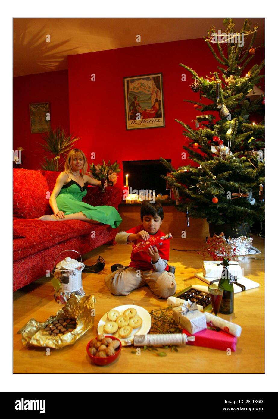 Julia Stephenson mit einem grünen Weihnachten.pic David Sandison 8/12/2005 Stockfoto
