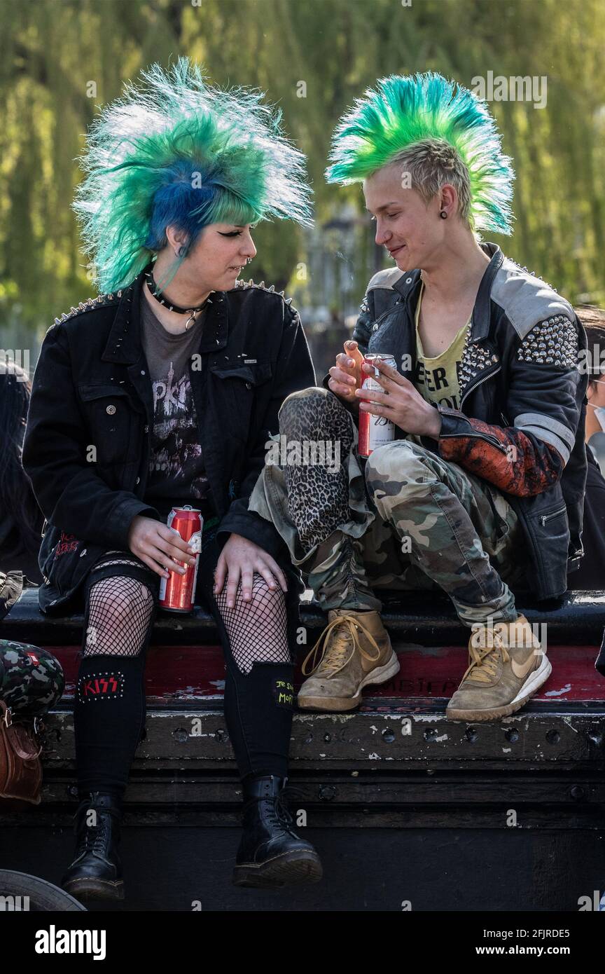 Punk Rockers Stockfotos Und Bilder Kaufen Alamy