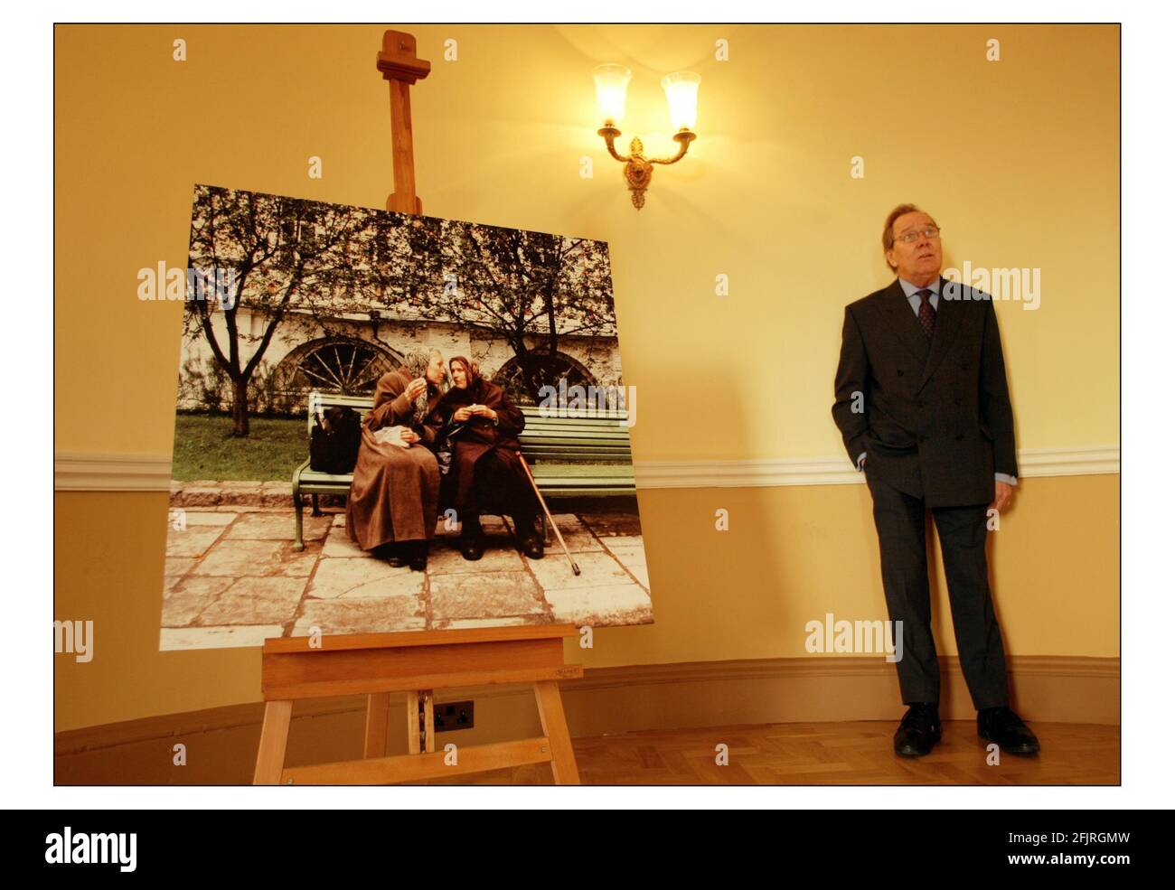 Lord Snowdon wird eine Ausstellung seiner Fotografien aus seinem neuen Buch im Somerset House im Zentrum Londons zeigen.Foto von David Sandison 10/12/2003 Stockfoto