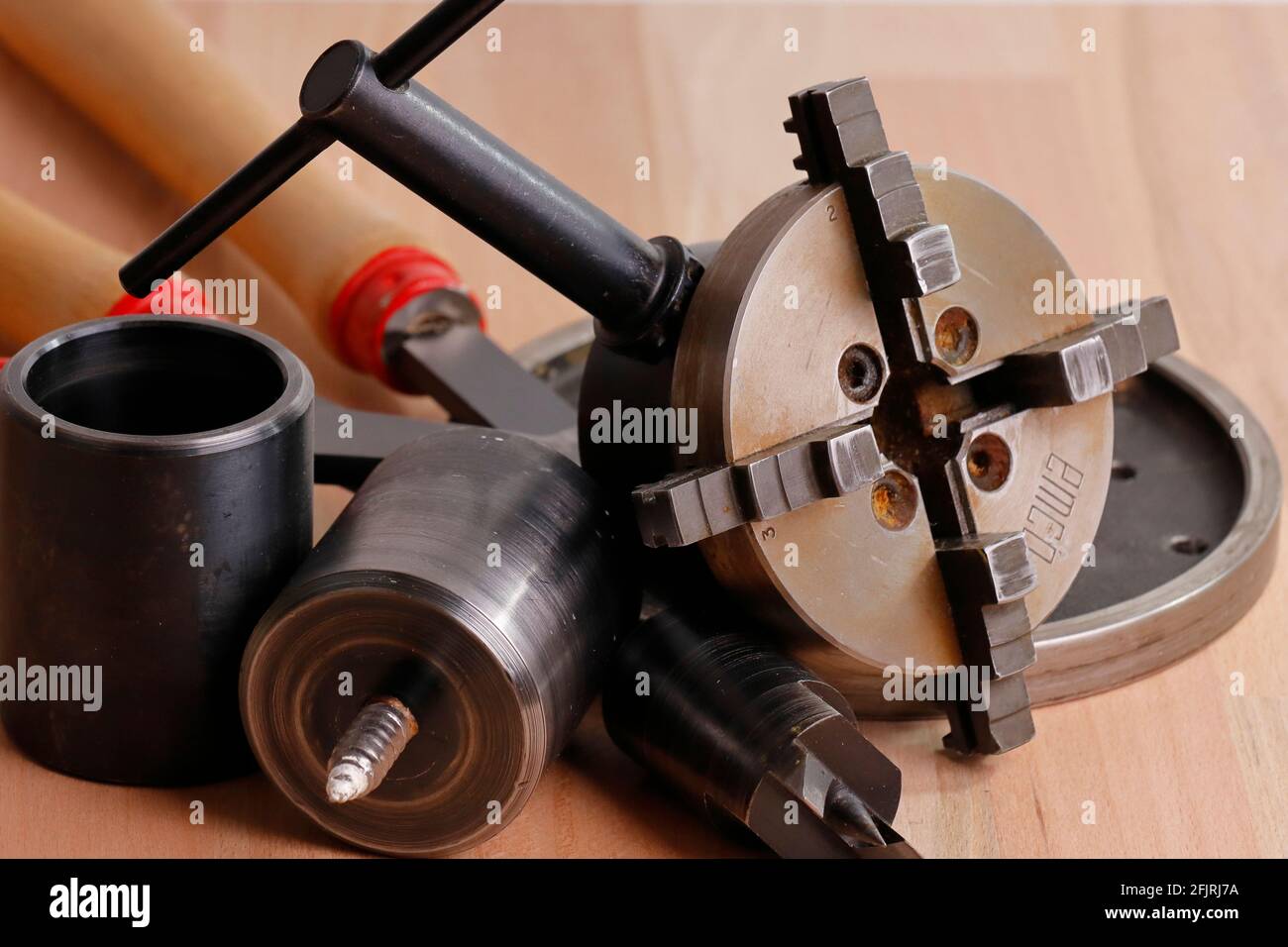 Einige Stahlteile einer Werkzeugmaschine Stockfoto