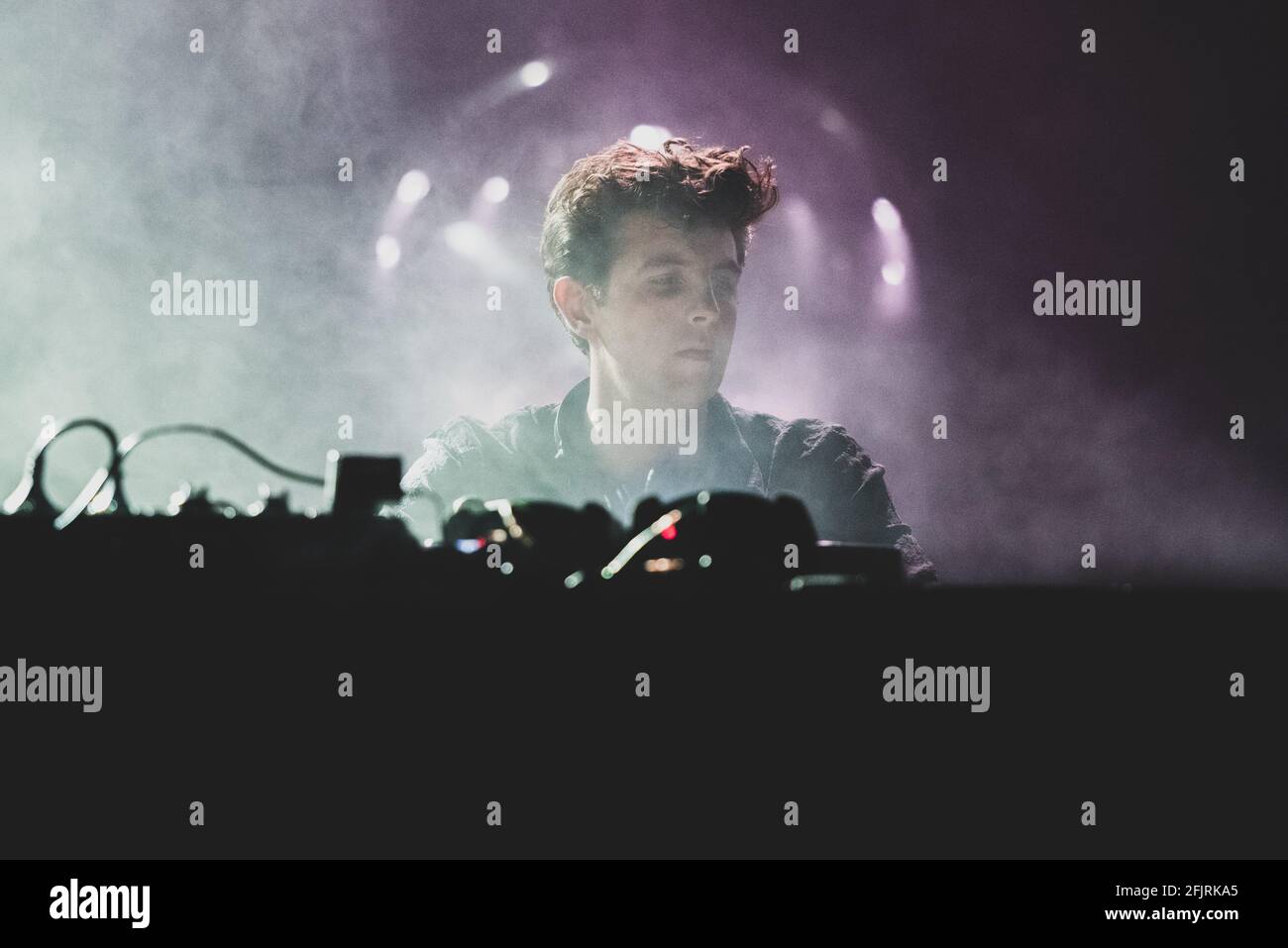 LINGOTTO FIERE, TURIN, ITALIEN: Der englische Musiker, DJ, Plattenproduzent und Remixer Jamie XX spielt live auf der Bühne des Club to Club Festivals in Turin. Stockfoto