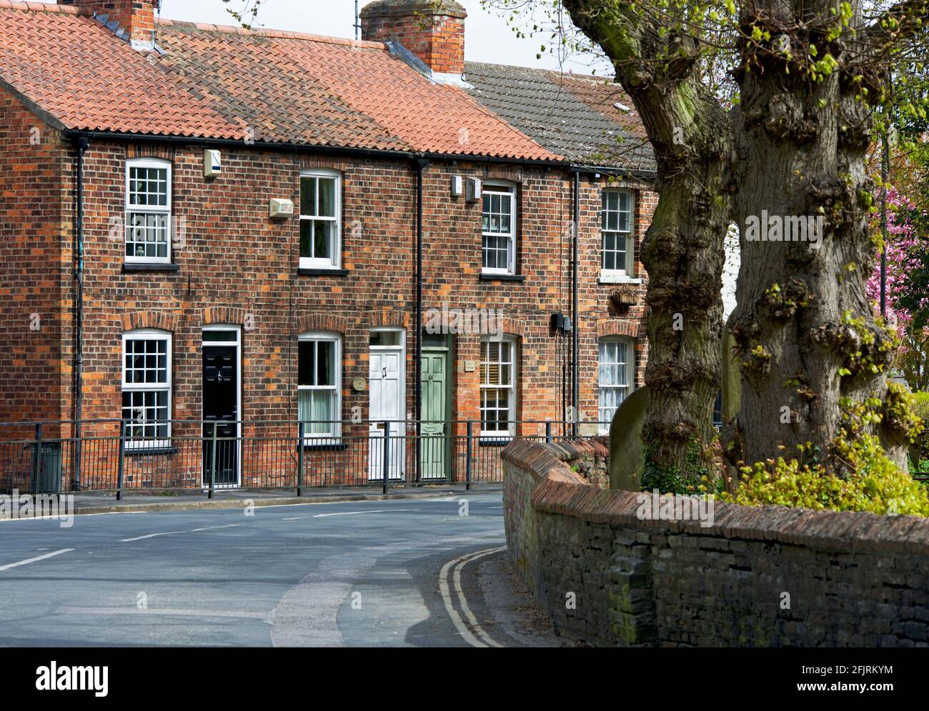 Reihe von gemauerten Reihenhäusern in Cottingham, East Yorkshire, England Stockfoto
