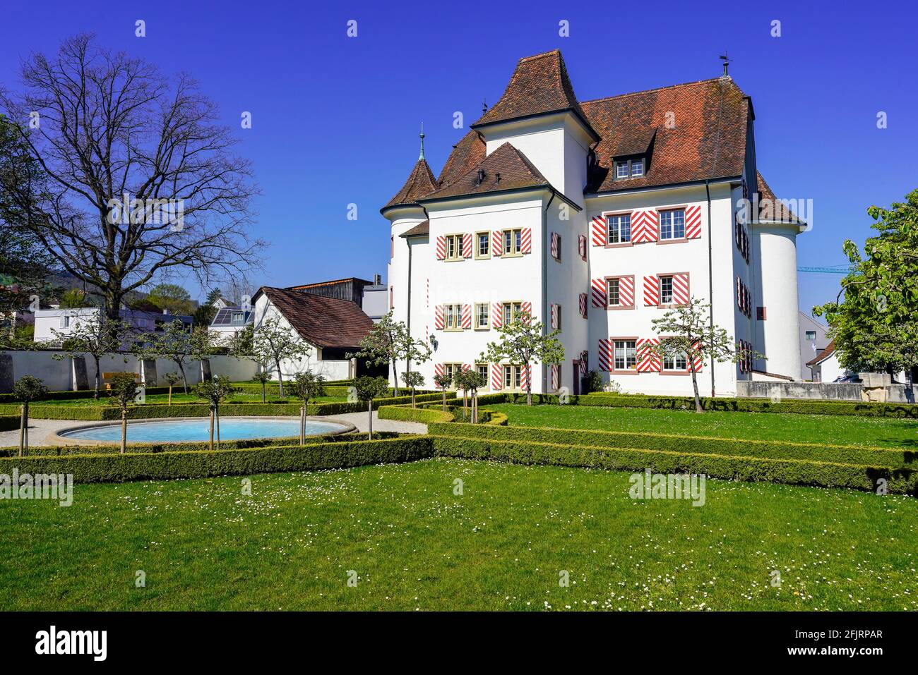 Schloss Aesch oder Schloss Blarer, Baujahr 1605/06 (deutsch: Schloss Aesch) ist ein Schloss in der Schweizer Gemeinde Aesch im Kanton Basel-Land. Stockfoto